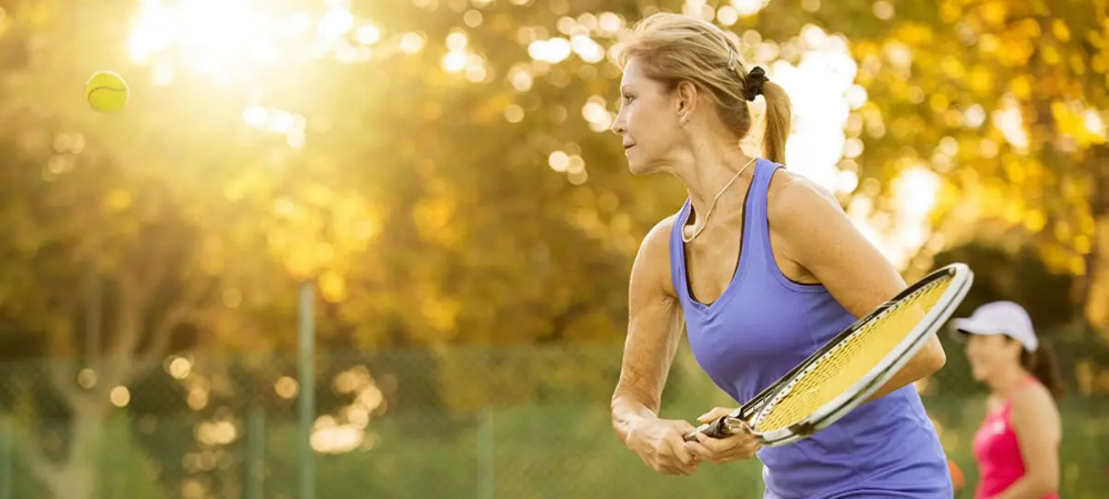 women playing tennis