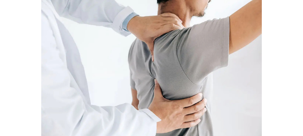 doctor palpating patient rotator cuff