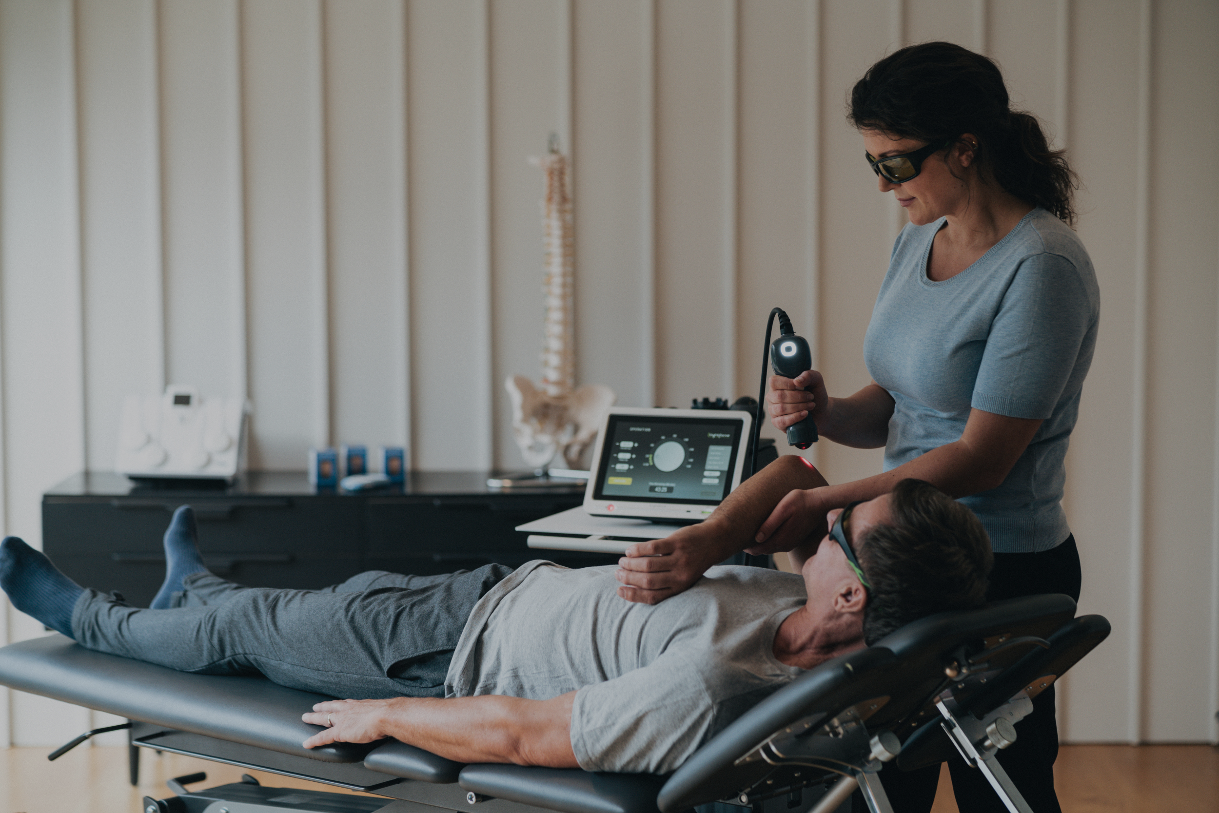 doctor treating patient elbow with laser